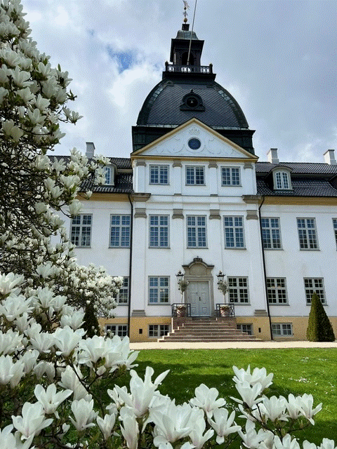Vedbæk Yoga på Charlottenlund Slot